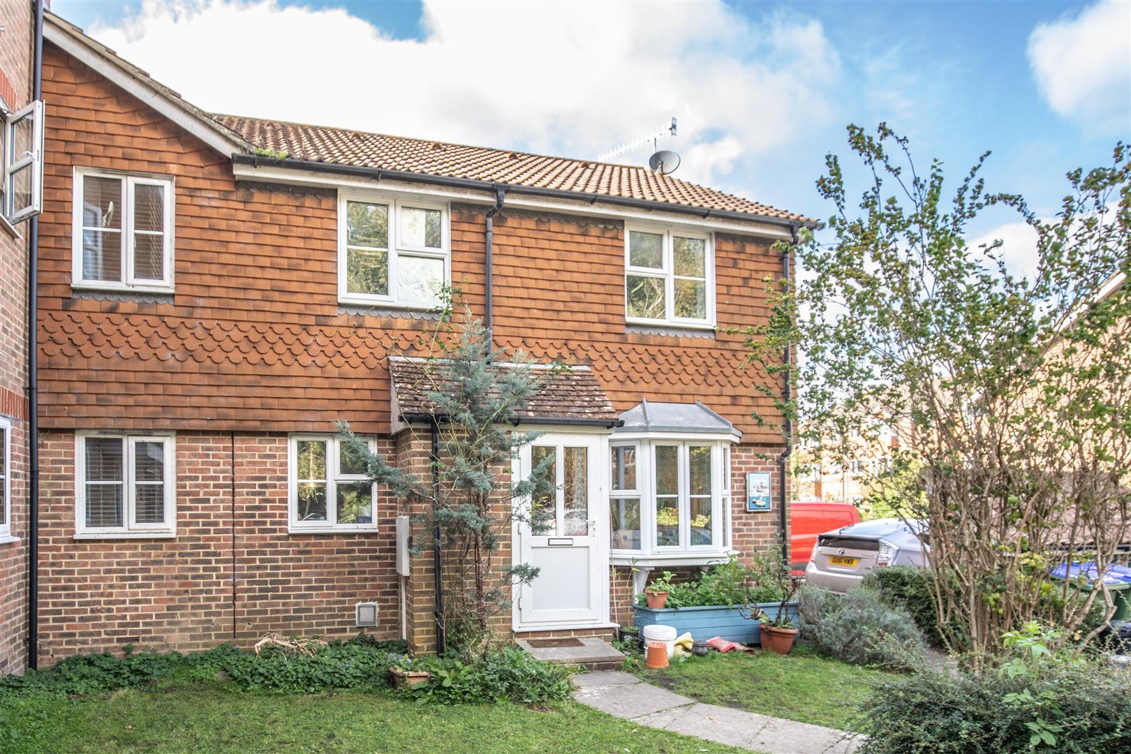 2 Bedroom House, Court Road, Lewes BN7 2SA Oakfield Estate Agents